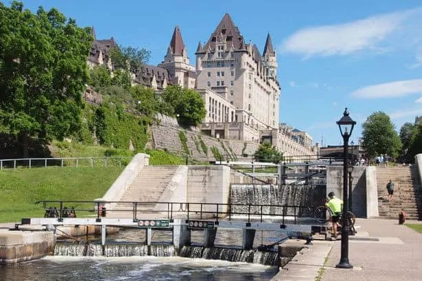 A Casual Stroll - The Architects' Tour of Ottawa, Canada