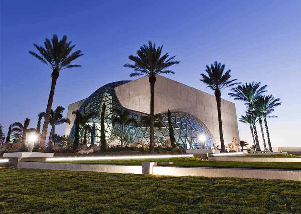 L'extérieur du musée Dali - St Petersburg en Floride
