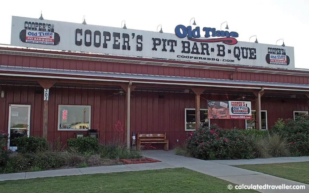 Cooper's Old Time Pit Bar-B-Que。這是打你媽媽好！
