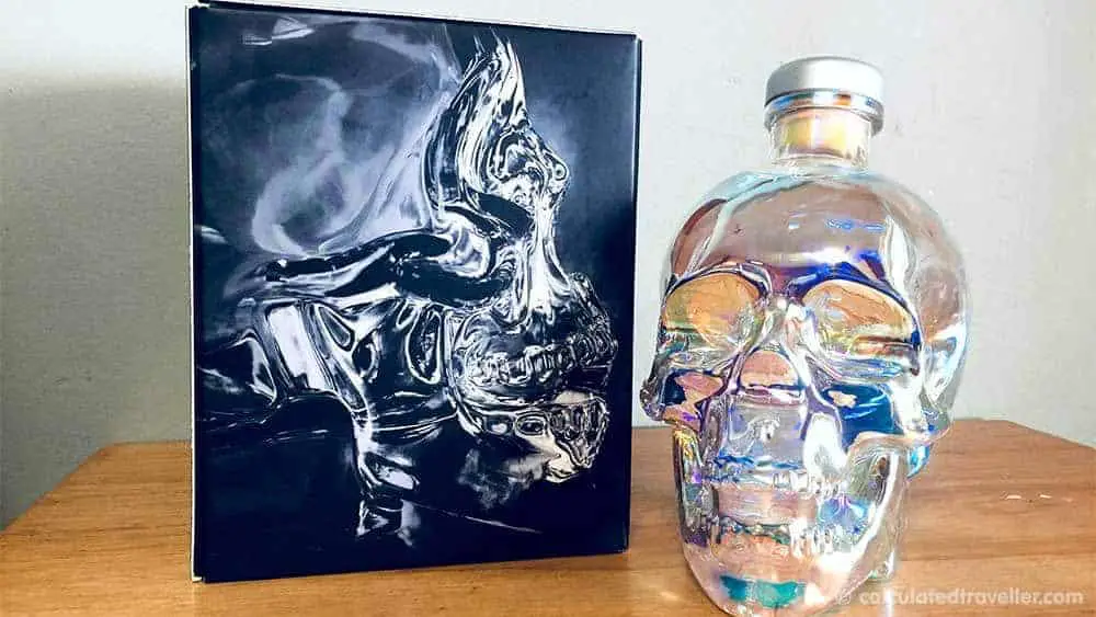 我的北極光遺願清單和水晶頭伏特加 - 盒子和瓶子的照片