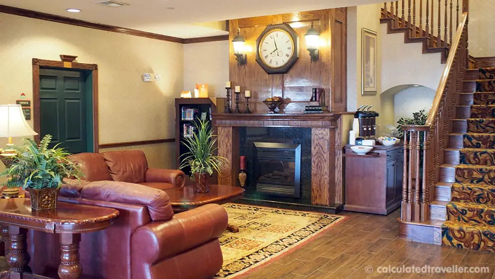Texan Charm at The Country Inn and Suites by Radisson Amarillo Texas - Lobby