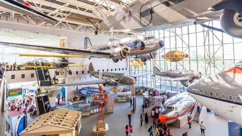 Aviation Museums Around the World - Smithsonian Air and Space Museum