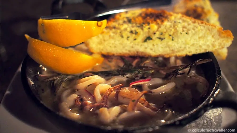 佛羅里達州聖奧古斯丁旅行者指南 - 歷史與樂趣 - Meehan's Irish Pub Cast Iron Calamari