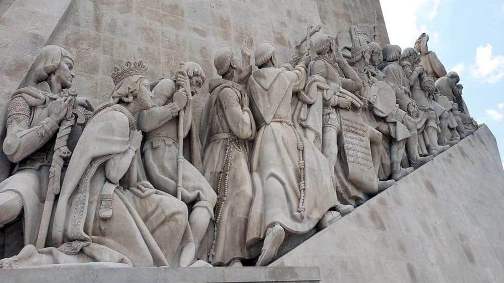 Padrao dos Descobrimentos statue