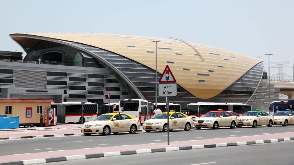 travelling in dubai using taxis and buses