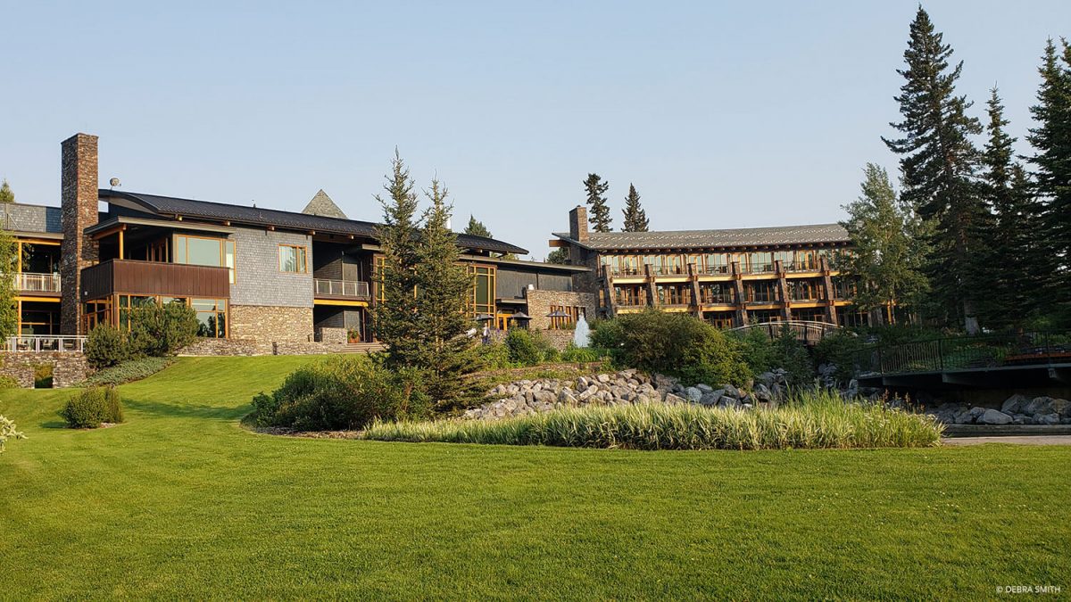 Azuridge Estate Hotel Priddis Alberta exterior