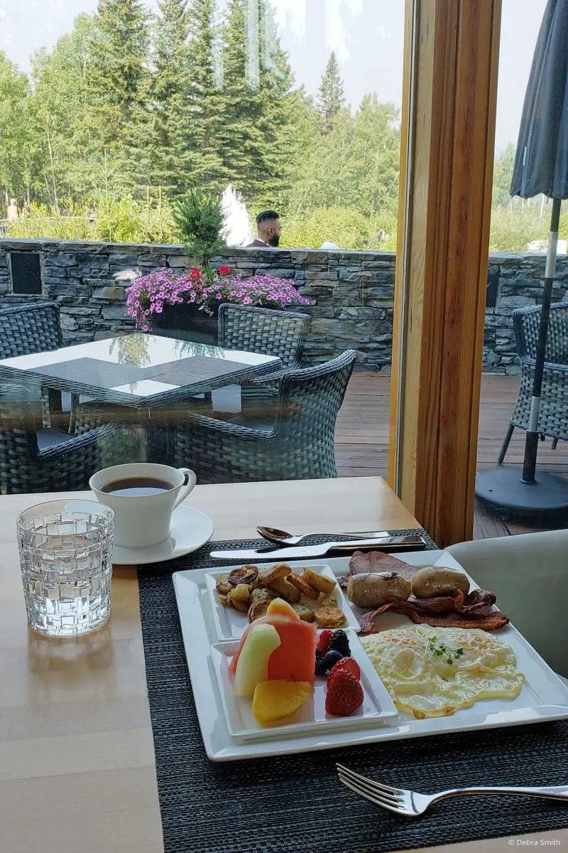 Petit-déjeuner à l'hôtel Azuridge Estate