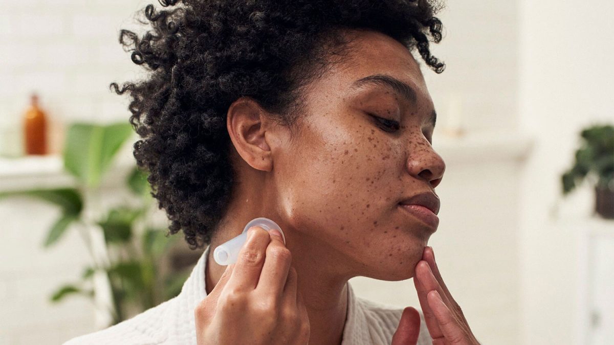 Model using the facial cups on her neck