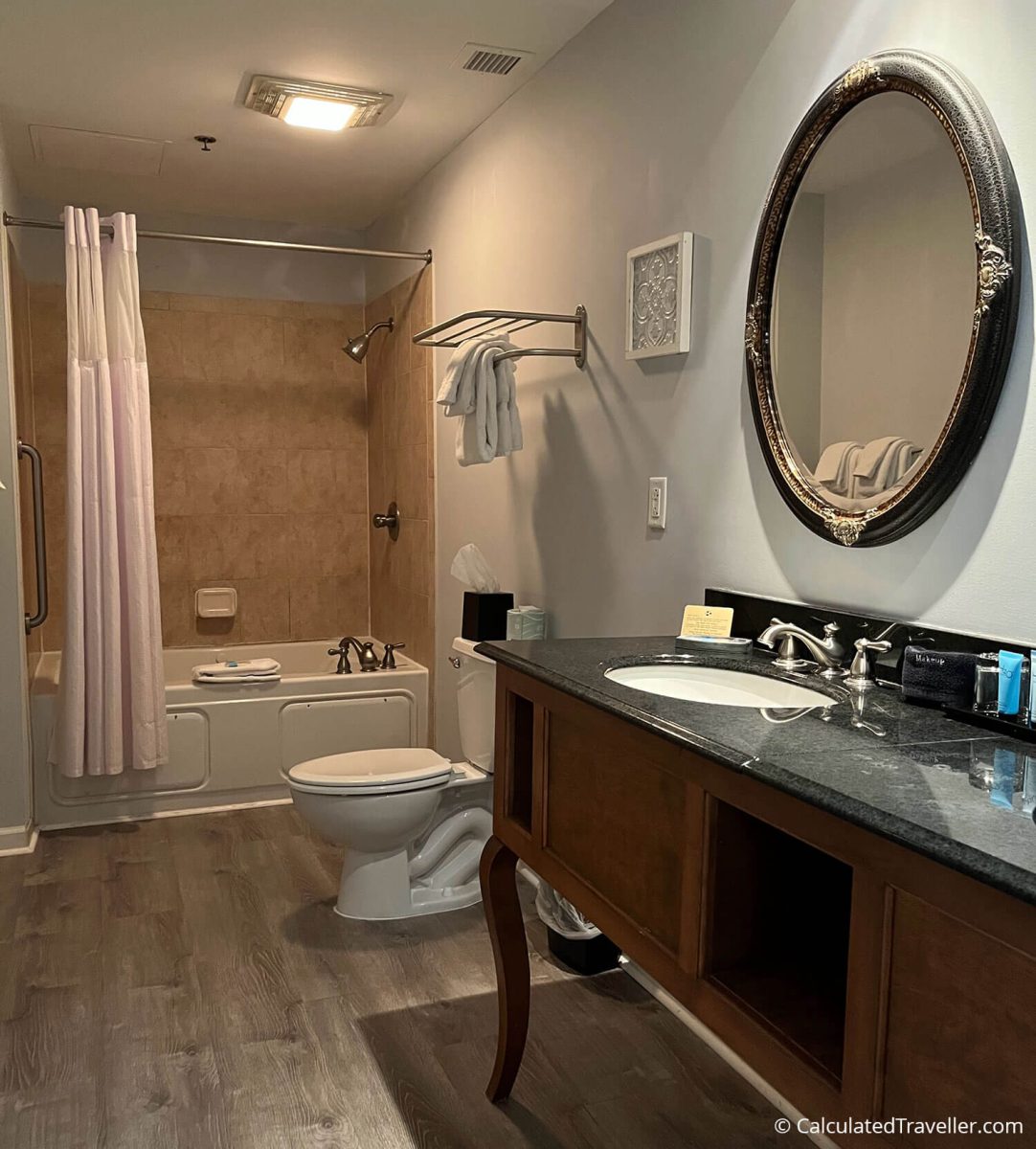 Mimslyn Inn Luray  Virginia Suite Bathroom