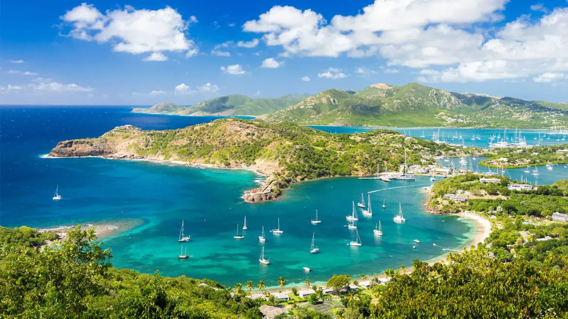 Vue du port d'Antigua depuis le belvédère de Shirley Heights